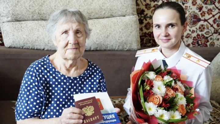 В Челябинской области 96-летняя беженка из Мариуполя за три дня получила российский паспорт