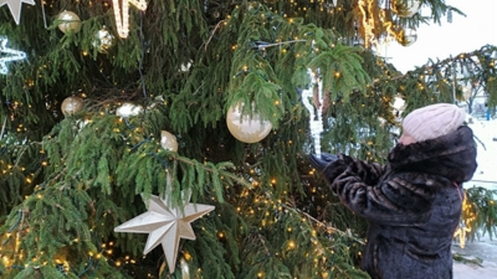 Москвичка в одиночку заставила петь и танцевать десятки прохожих в центре столицы