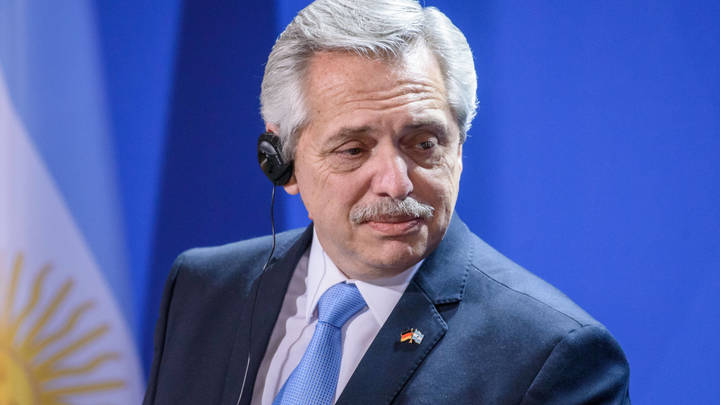 Надо быть очень внимательными: Президент Аргентины назвал обнаруженные у себя признаки COVID