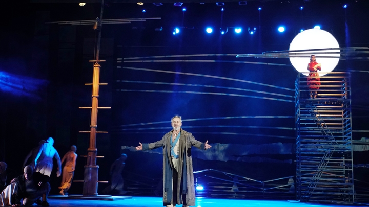 Во время репетиции Двух капитанов на сцене театра в Новосибирске рухнули декорации