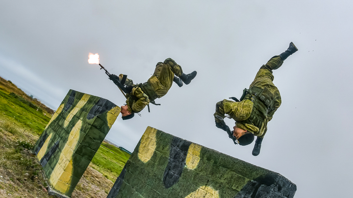 Работа Ми-8 под Калининградом началась: Зачистку врага проводит спецназ