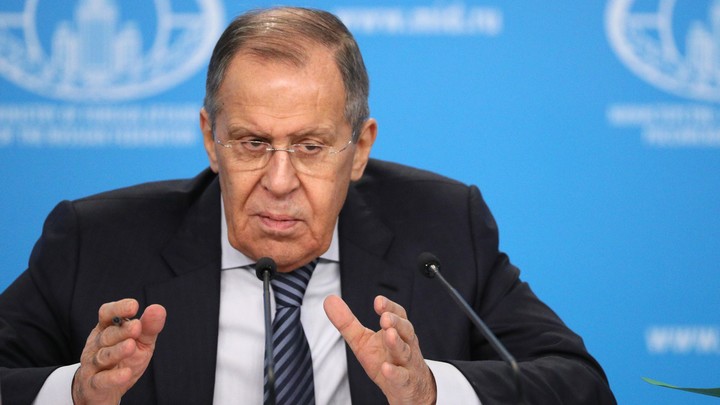 США сами вырыли себе яму: Лавров заметил, что страны бегут от доллара