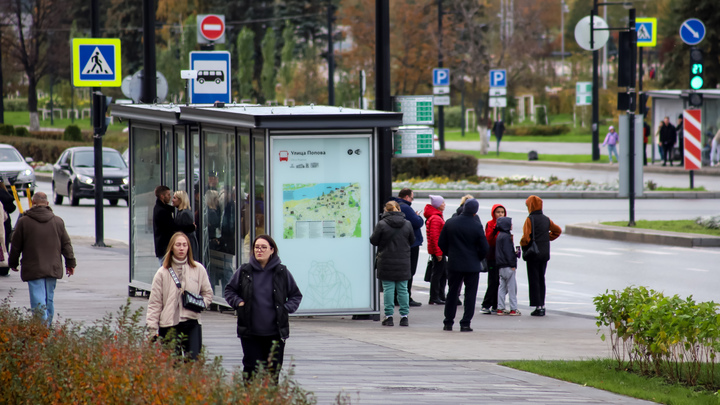 В Перми мужчина приставал к 16-летней школьнице на остановке