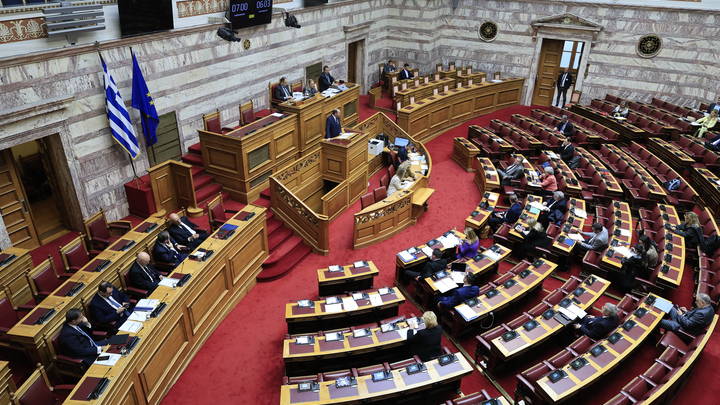 Греческий парламент готов признать гей-браки. Афон созвал экстренное совещание