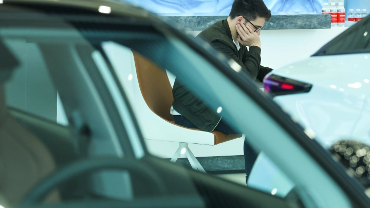 Жители России потеряли интерес к подержанным автомобилям. Продажи машин с пробегом упали