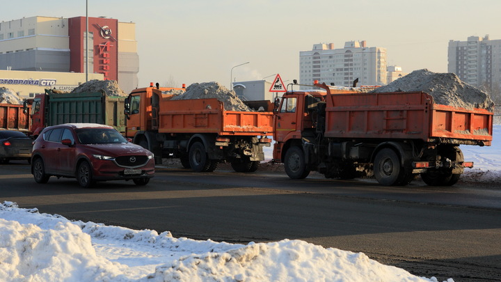 Снег во Владимирской области вывозили грузовики, которые строят М-12