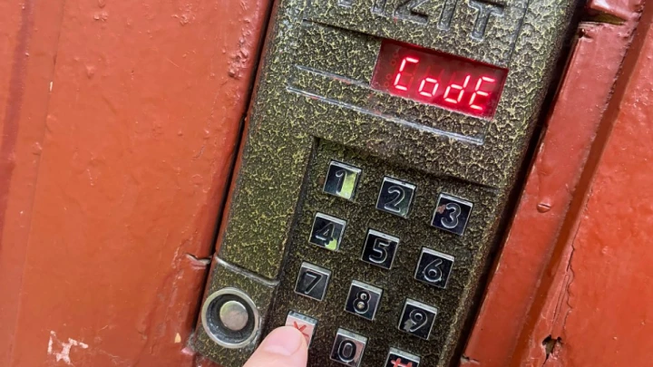 Новый способ – Активизировались мошенники: Народ обманывают через домофон