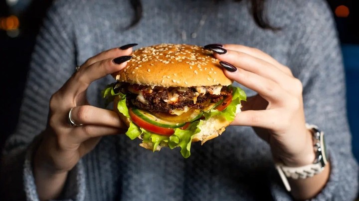 Мы хотим кормить чиновников? - Массовые отравления в общепите. Проверки не станут спасением - эксперт