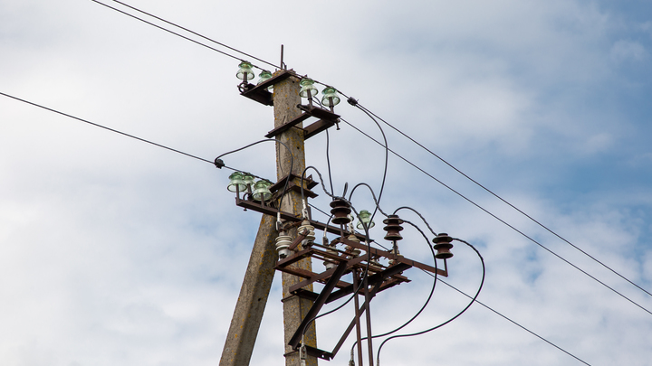 В Сочи на ул. Учительской пропал свет из-за пожара на ЛЭП