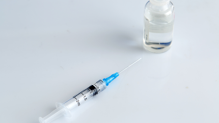 Российские учёные разработали вакцину от аллергии. Что о ней известно?