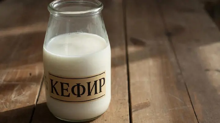 Кефир должен лечить, а не калечить. Для этого его нужно правильно пить