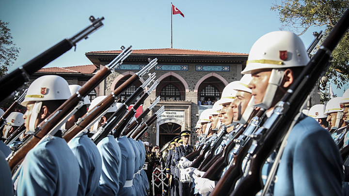 За спиной у Эрдогана: Что представляет собой турецкая армия