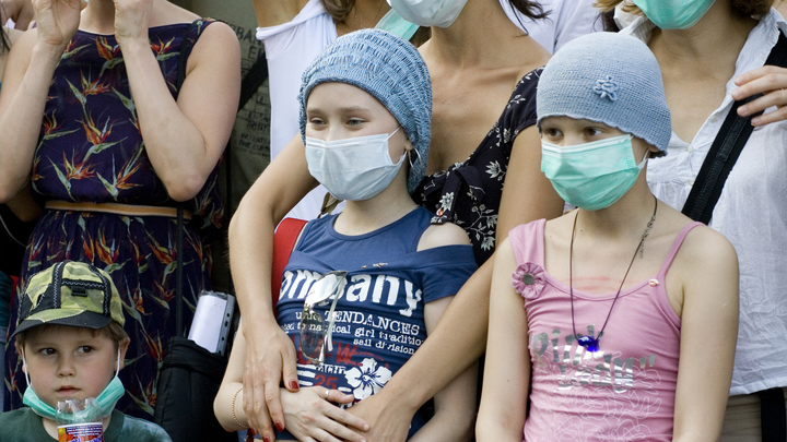 Маленький пациент онкоцентра имени Дмитрия Рогачёва спрятался от Путина под одеялом