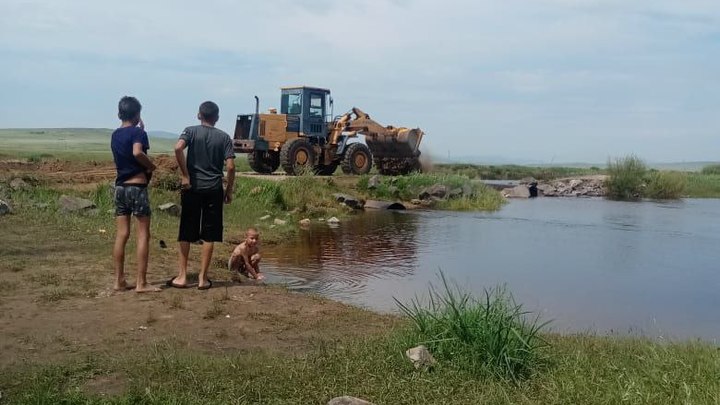 Простой житель в Забайкалье сам взялся за восстановление моста