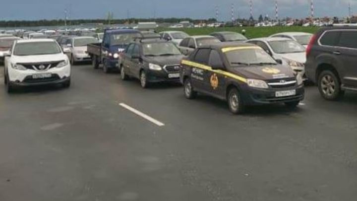 В Челябинском аэропорту таксисты устроили забастовку