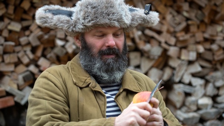 Киев потрошит Госрезерв: На торги ушли шапки-ушанки и просроченное зерно