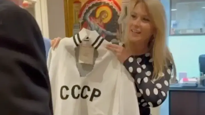 Писториус заявил, что разгадал надпись на свитере Лаврова: США ещё не осознают