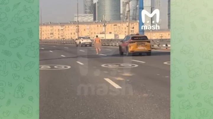 В Москве водитель Audi устроил ДТП на ТТК и убежал с места аварии голым