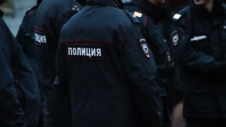 Инцидент в Петербурге: Полицейский начальник устроил драку в отделении из-за сына - СМИ