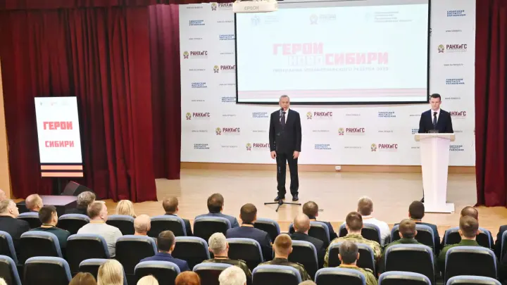 Андрей Травников обсудил планы наставничества с участниками проекта Герои НовоСибири