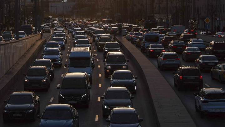 Петербург встал. Вечерние пробки достигли отметки 9 баллов