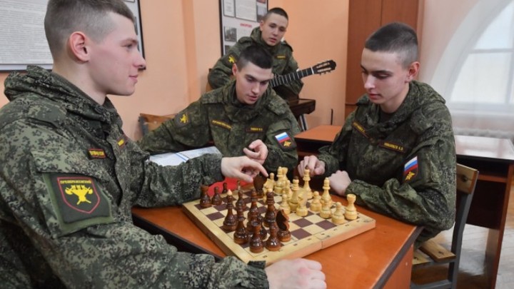 ВСУ: русские играют с нами в шахматы. В Киеве признали изменение тактики русской армии