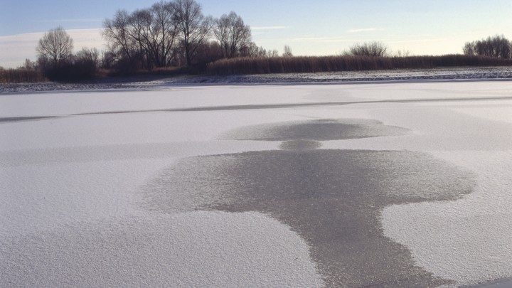 Заторы на Северной Двине замировали: в лёд заложили 300 кг взрывчатки