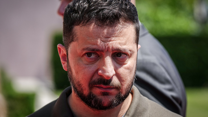 Залужный перестал скрывать план свержения Зеленского: Чей бункер падёт первым?