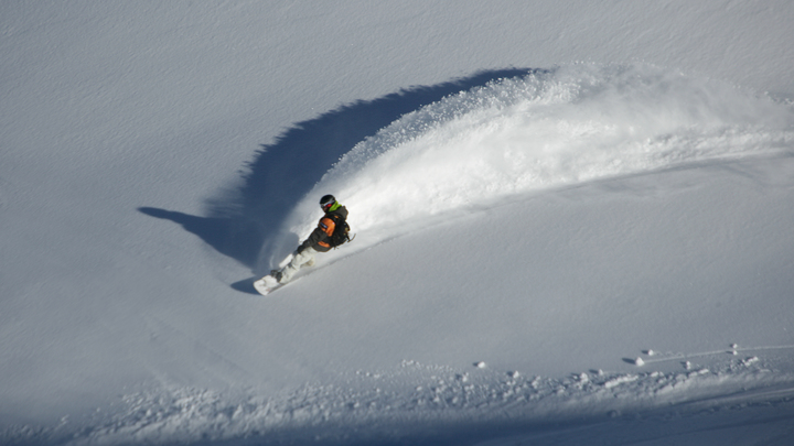 Почти два метра до солнышка: Малыш провёл под снежной лавиной полчаса – спасло только чудо