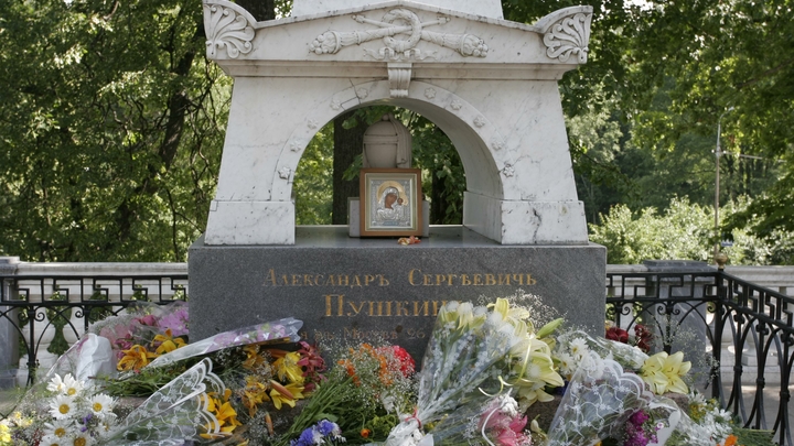 Пушкина убили, а тело подменили? В могиле поэта обнаружена сенсационная находка