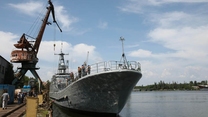 "Останутся забор и рельсы": Крупнейший украинский судостроительный завод разбирают на металл "Останутся забор и рельсы": Крупнейший украинский судостроительный завод разбирают на металл