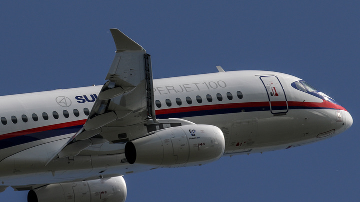 SSJ 100 благополучно сел во Внукове, глава минпромторга Мантуров в безопасности - источник