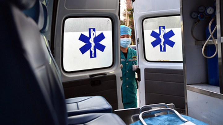 Судно с химикатами убило русского моряка во Франции. Ещё трое наших - в больнице с отравлением