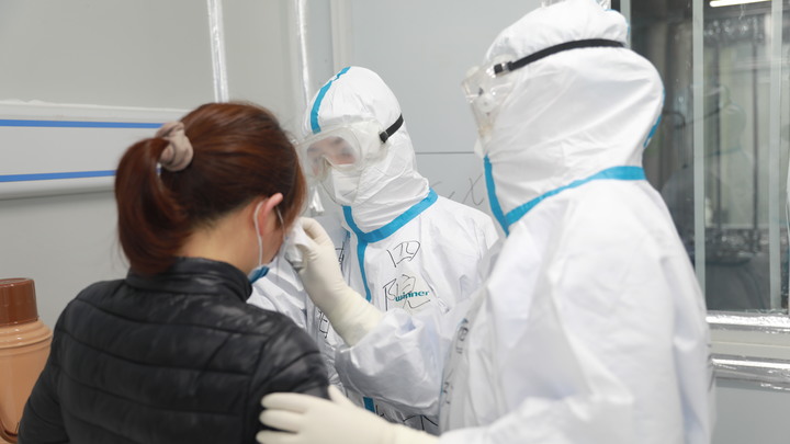 Шокированы и напуганы: Украина снова отложила эвакуацию своих граждан из Уханя