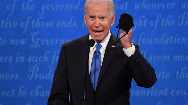 Он сам вирус: Пока Байден ругался, его сторонники заявили о победе