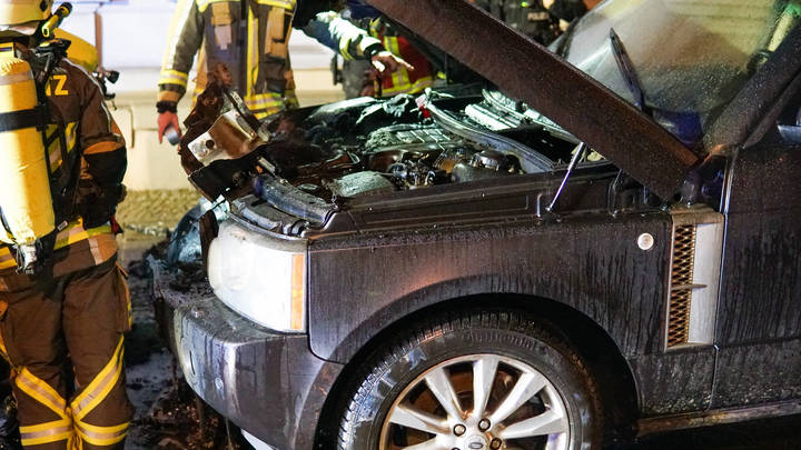 В центре Краснодара ночью сгорел Range Rover