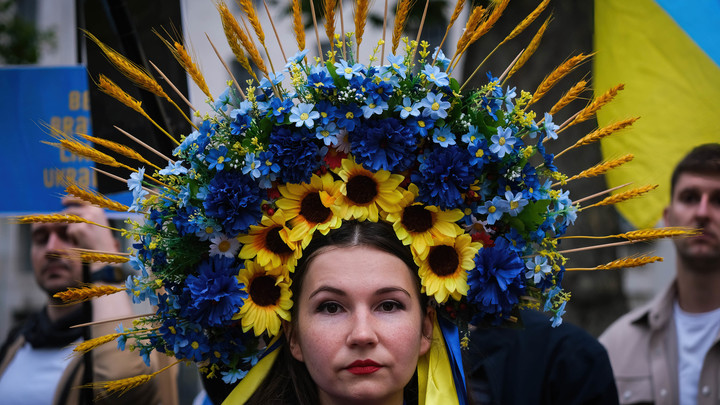 Можно как-то побыстрее?: На Украине началась женская мобилизация. Бегут даже в Россию