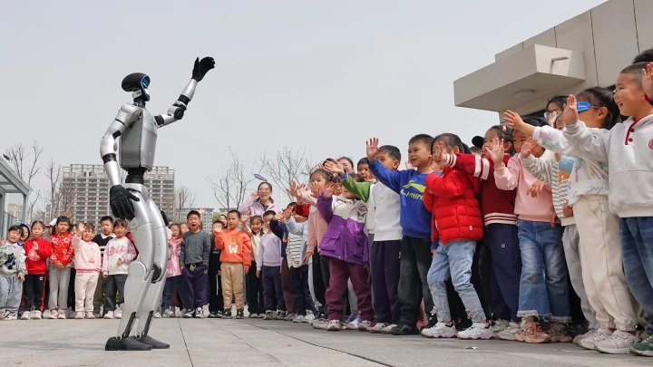 Китайцы и Маск делают ставку на роботов. Клинцевич объяснил: В десять раз дешевле бойца