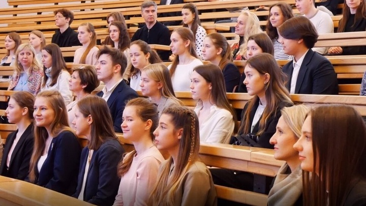 На Кубани выпускникам, набравшим 100 баллов на ЕГЭ, выплатят по 100 тыс. рублей