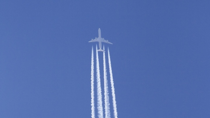 Второй самолёт Пригожина делает зигзаги над Москвой - источники