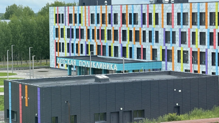 Александр Цыбульский в прямом эфире рассказал о льготных лекарствах, поликлиниках и доступности медпомощи