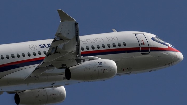 Вылетевший из Сочи самолет экстренно вернулся в аэропорт из-за технической неисправности