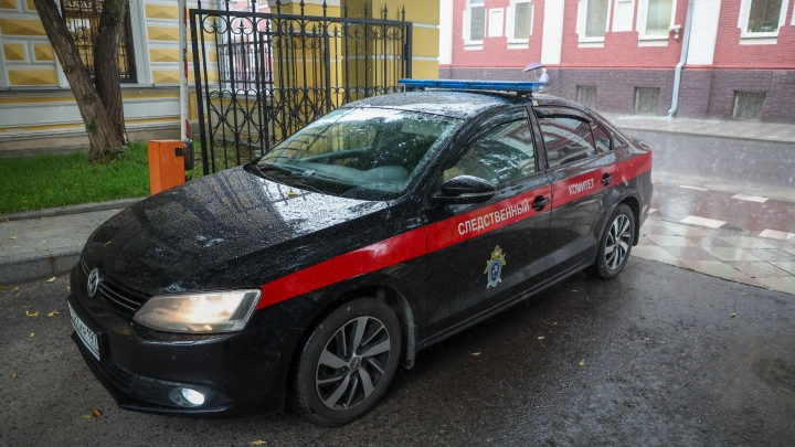 Будни иркутской школы: Во время давки в гардеробе дети уронили шкаф и сломали ученице ногу - СМИ