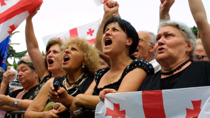 Политолог раскрыл причину протестов в Грузии: Очередные директивы с Америки