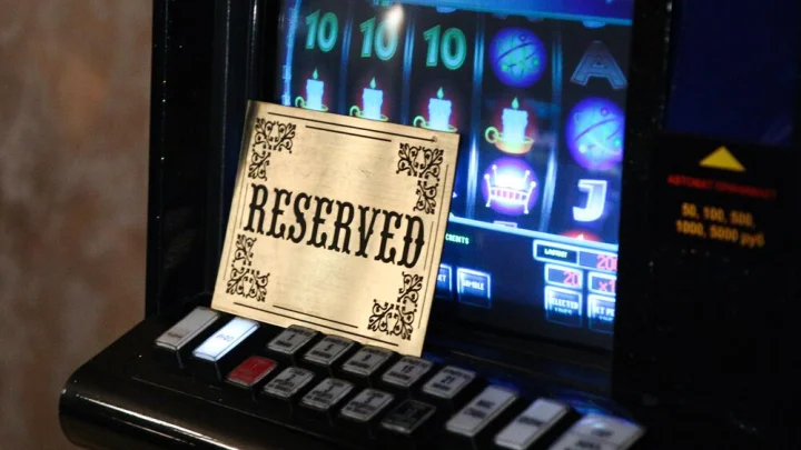 Вам к виску приставлен пистолет? Голосование за сокращение букмекерских контор провалилось в Госдуме. Делягин назвал причину