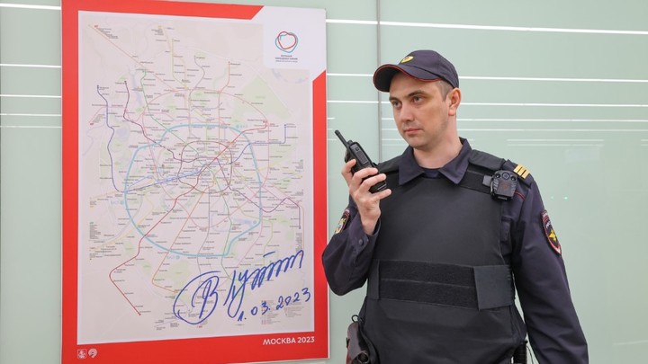 Участие в СВО, борьбе с нелегальными мигрантами: Путин поблагодарил полицию России