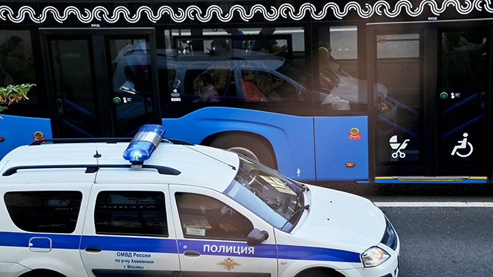 Водители-драчуны распылили перцовый баллончик посреди дороги в Новосибирске