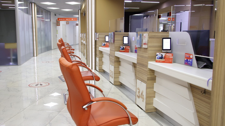 Строители из Заполярья завершают ремонт приморского МФЦ