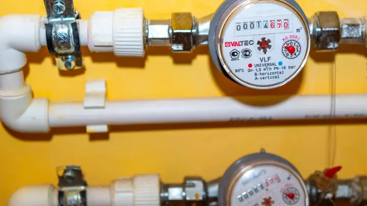Платежи взлетят до небес: что меняют новые правила поверки счетчиков