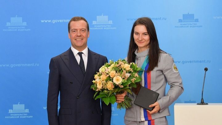 Лыжница Непряева упала и заплакала после финиша: не доехала до бронзы 0,1 секунды